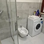 Flat Near 2 Minutes From Airport ! * Assisi