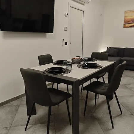Διαμέρισμα Flat Near 2 Minutes From Airport ! Ασίζη