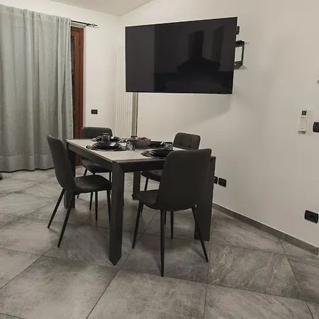 Flat Near 2 Minutes From Airport ! Assise