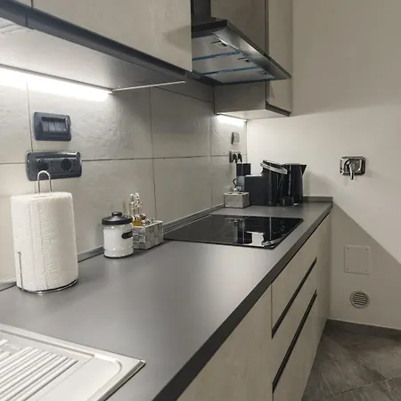 Flat Near 2 Minutes From Airport ! Διαμέρισμα *