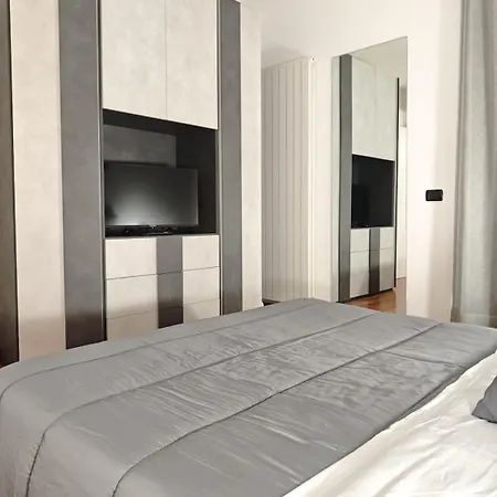 Modern Flat Near 2 Minutes From Airport !