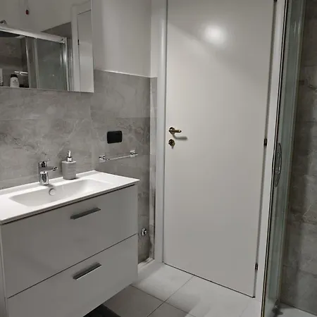 Flat Near 2 Minutes From Airport ! Διαμέρισμα