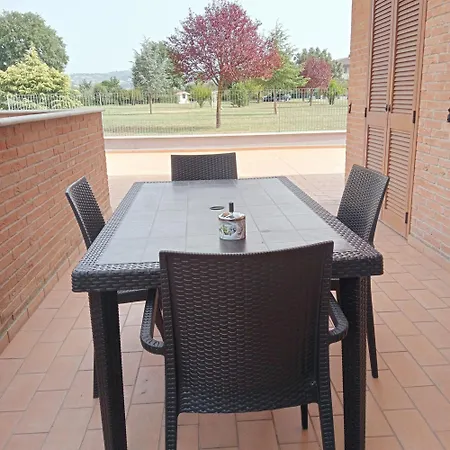 Modern Flat Near 2 Minutes From Airport ! Apartment