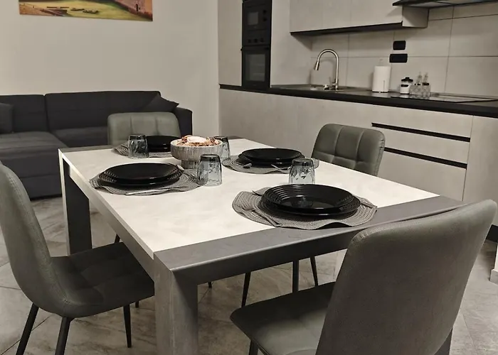 Flat Near 2 Minutes From Airport ! Apartment *