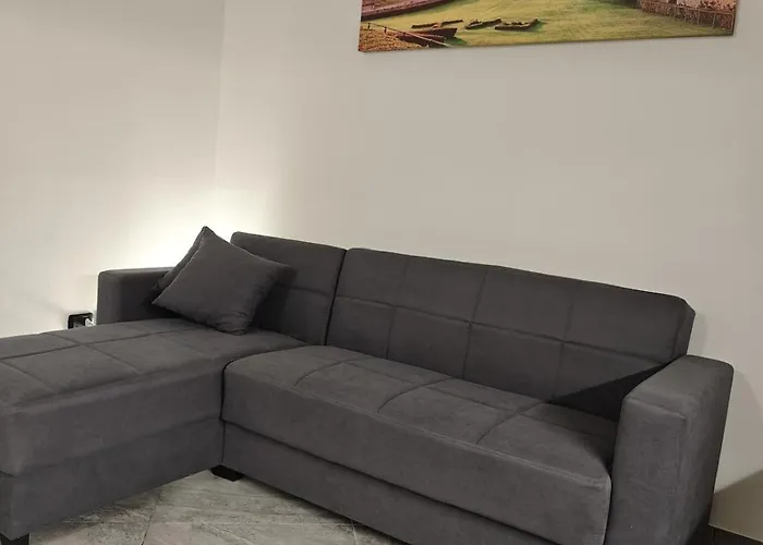 Flat Near 2 Minutes From Airport !