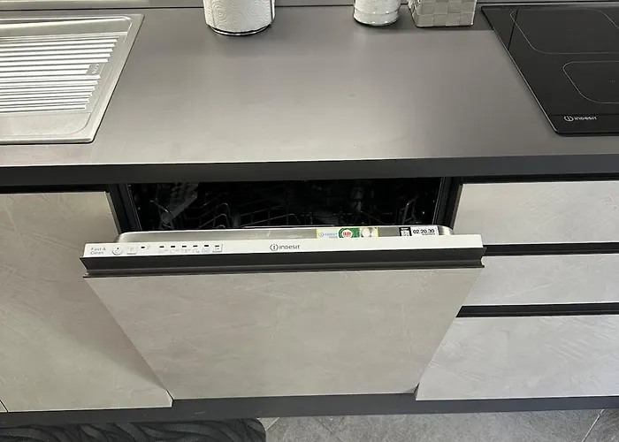 Flat Near 2 Minutes From Airport ! Apartment Assisi