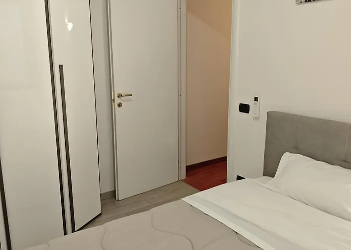 Flat Near 2 Minutes From Airport ! Apartment *